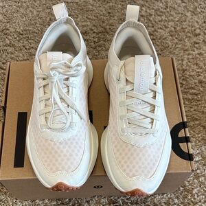 Lululemon women’s Cross City sneaker